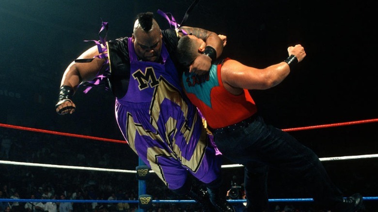 Mable clotheslining Savio Vega
