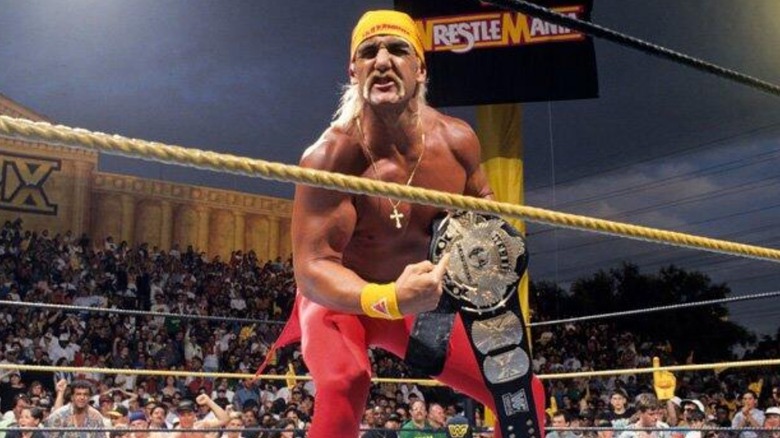 Hulk Hogan gana el Campeonato WWE en WrestleMania IX