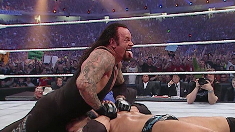 Undertaker pins Batista
