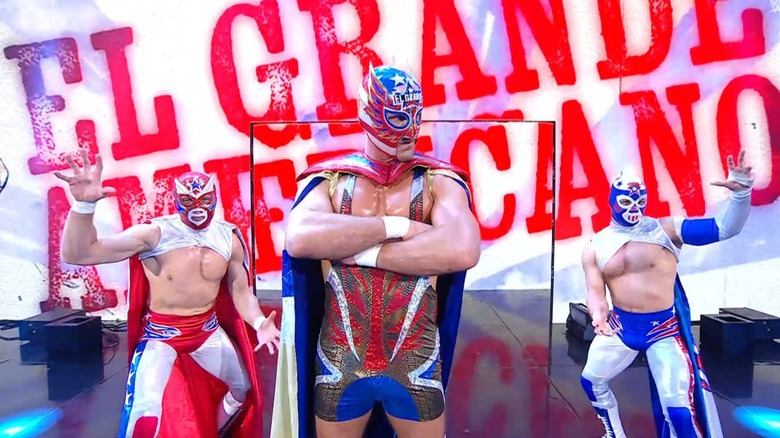 Los Americanos make their entrance