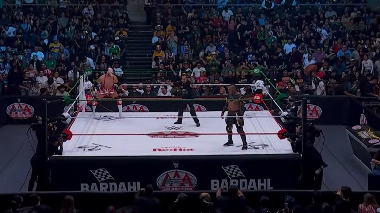 El Hijo de Dr. Wagner Jr. and El Hijo del Vikingo in the ring