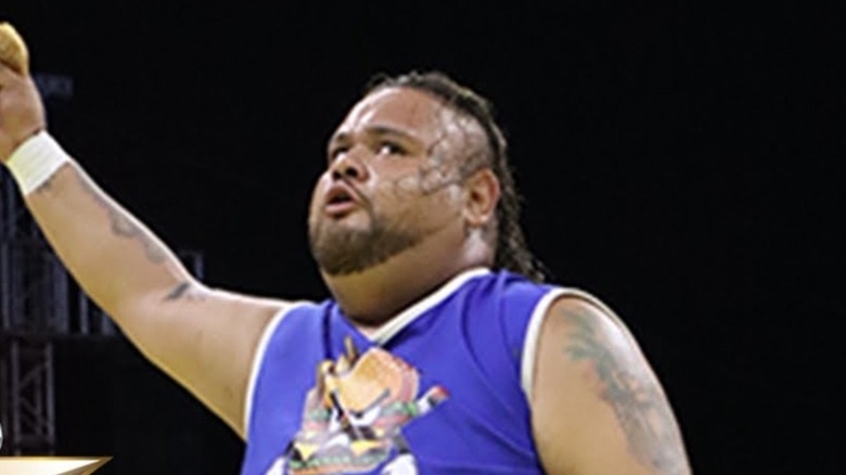 Nino Hamburguesa holds up a cookie