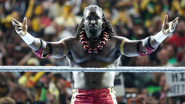 Oba Femi makes entrance at WrestleMania 42