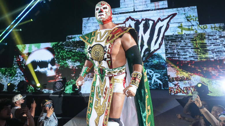 El Hijo De Dr. Wagner Jr. makes his entrance