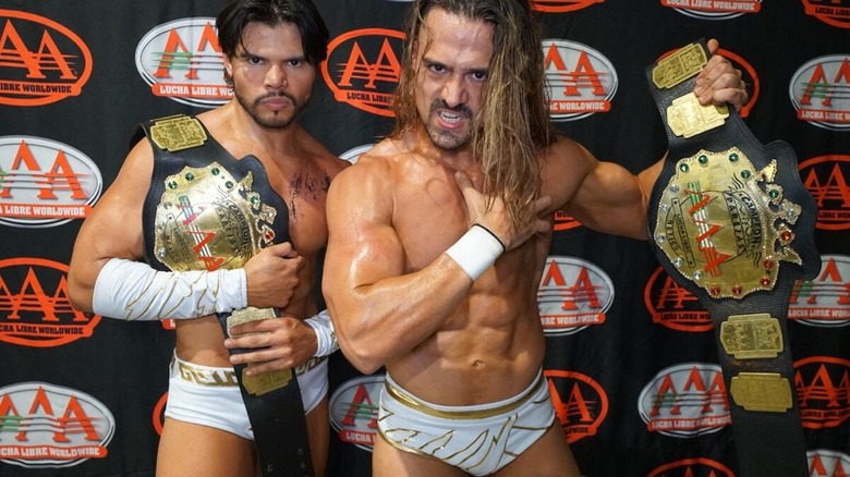 Los Garza holding the AAA tag team titles