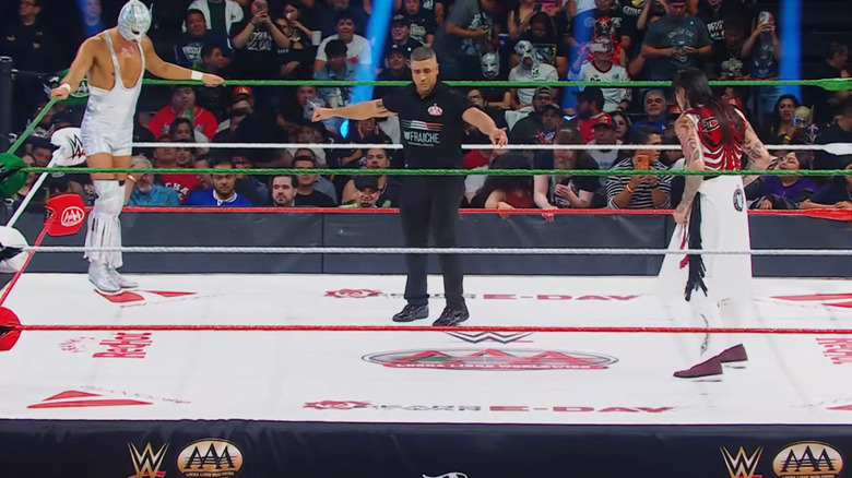 El Grande Americano faces off with Dominik Mysterio in the ring
