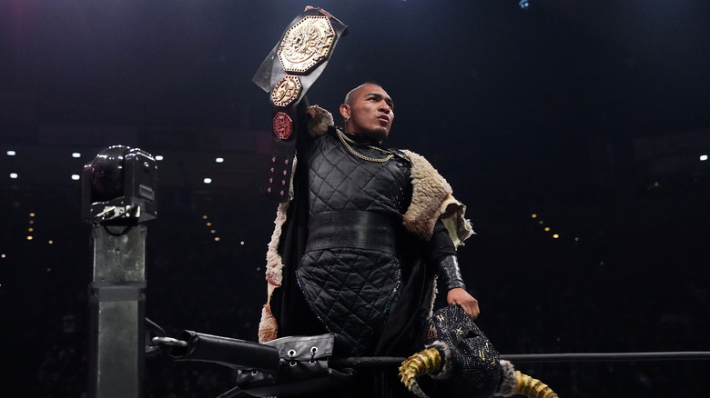 El Hijo Del Vikingo holds AAA title high