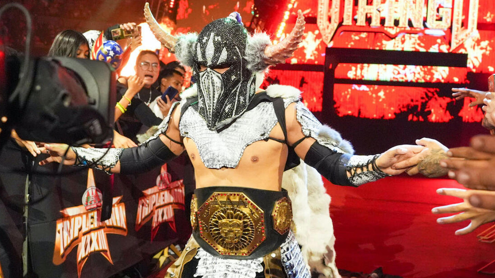 El Hijo Del Vikingo Reportedly Suffers Injury During Lucha Libre AAA ...