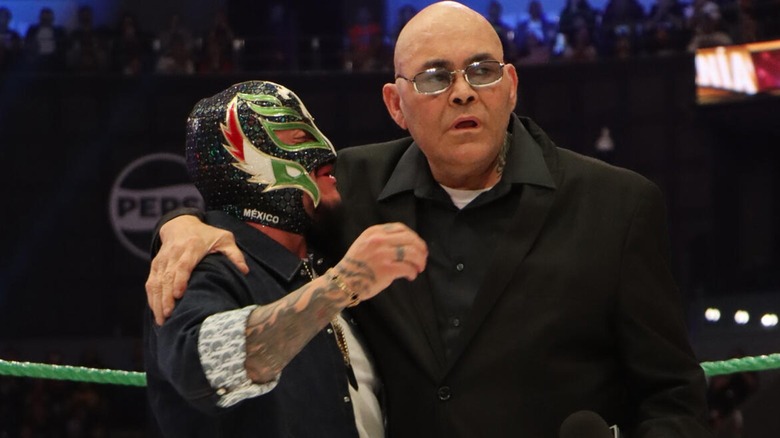 Rey Mysterio and Konnan in the ring