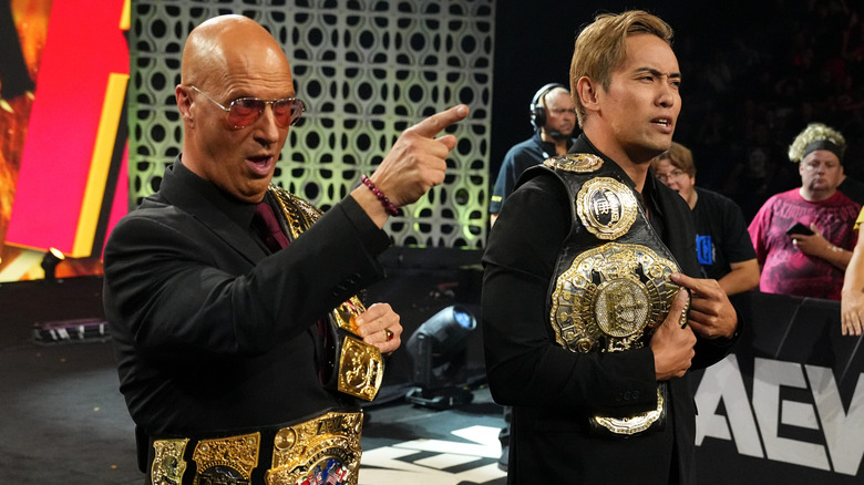 Don Callis pointing next to Kazuchika Okada