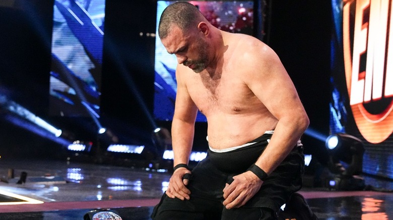 Eddie Kingston celebrates victory at AEW Worlds End 2023
