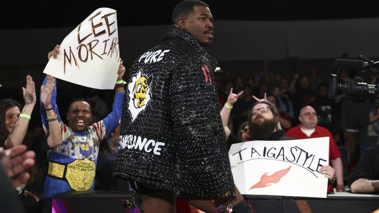 Lee Moriarty entrance