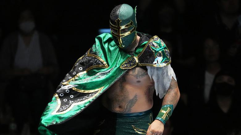 Templario posing