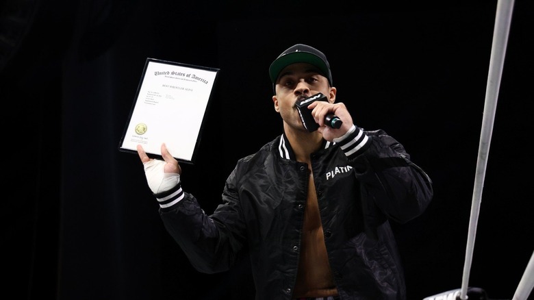 Max Caster with his trademark
