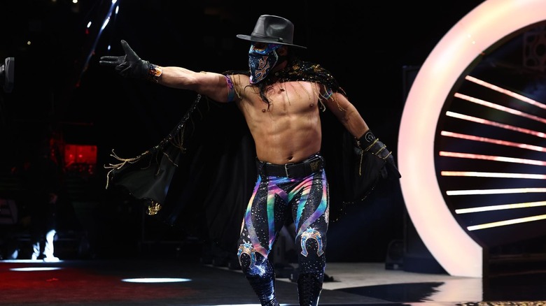 Bandido posing on the ramp