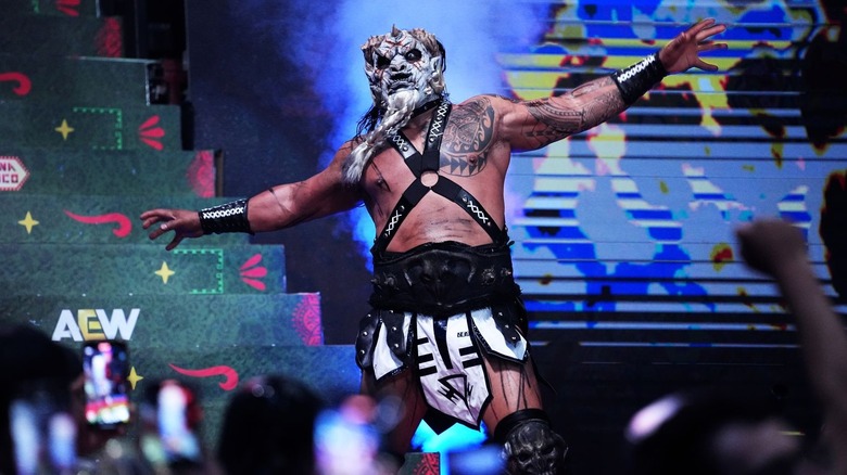 Beast Mortos poses in Arena Mexico