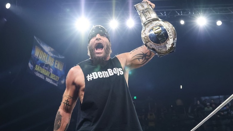 Mark Briscoe holding up the TNT Championship