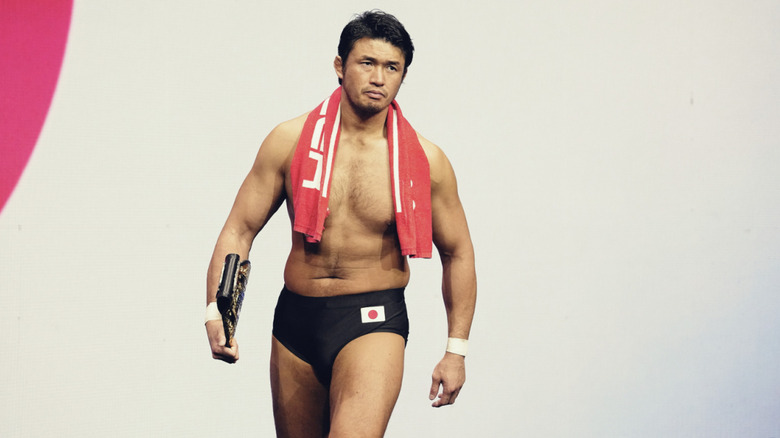 Shibata with his AEW World Trios Championship on the entrance ramp