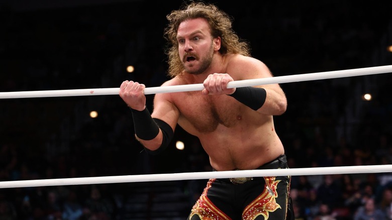 Hangman Page setting up for a buckshot lariat