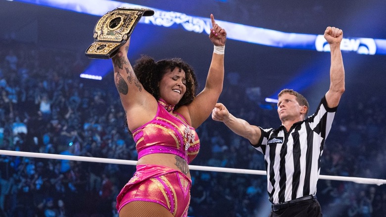 Willow Nightingale holds up the AEW Women's World Championship