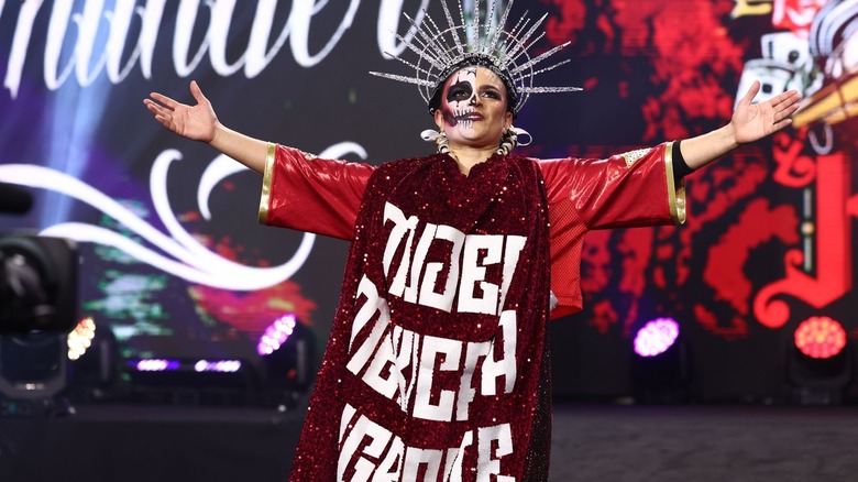 Thunder Rosa entrance