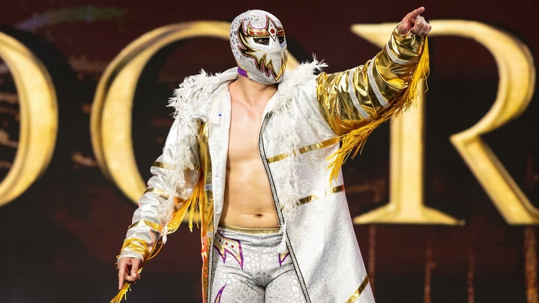 Mascara Dorada entrance