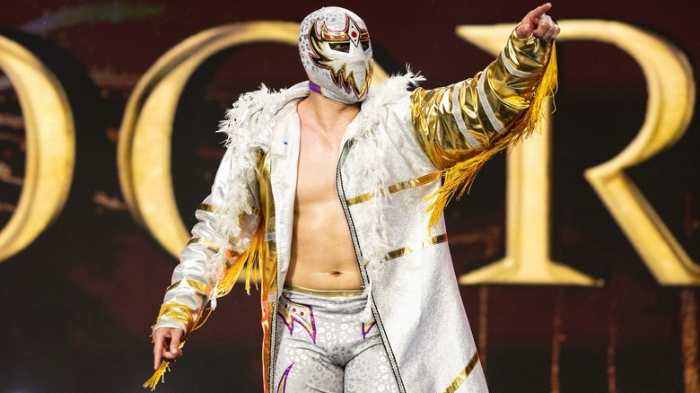 Mascara Dorada entrance