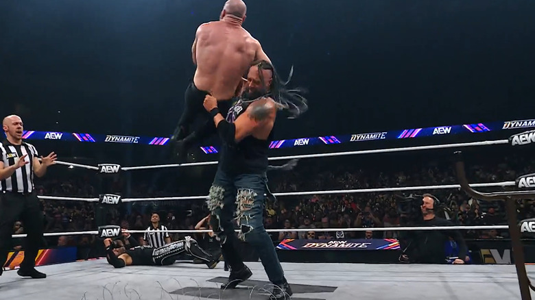 Lance Archer chokeslams Jon Moxley