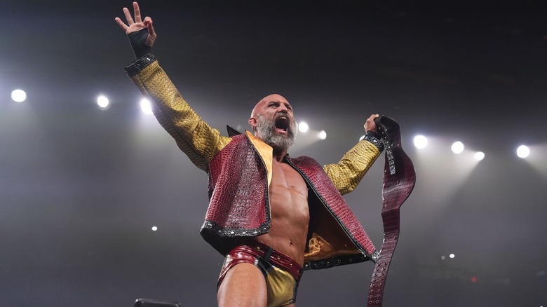 Tommaso Ciampa holds up the AEW TNT Championship