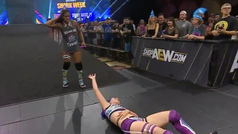 Athena standing over Starkz on the entrance ramp
