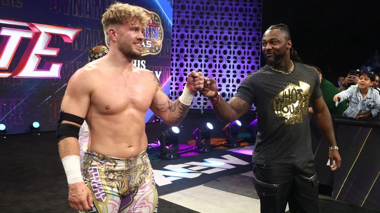 Will Ospreay fistbumps Swerve Strickland.