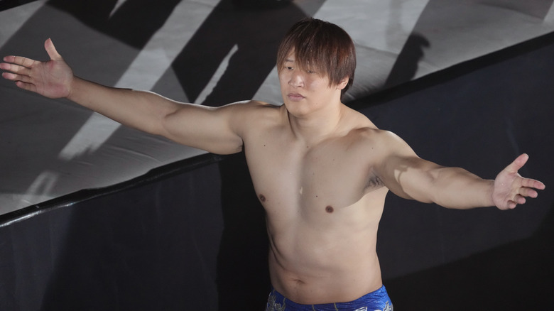 Kota Ibushi does big arms