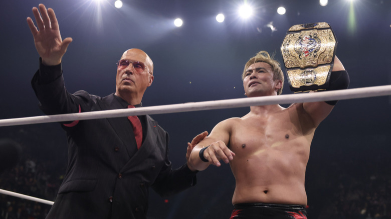 Callis and Okada in the ring
