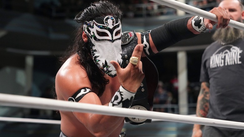 Bandido shows off his new ring.