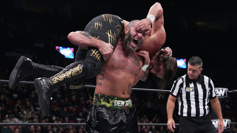 Jay White wrestling Mark Briscoe