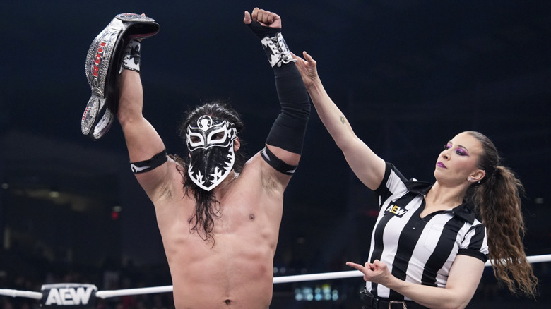 The referee raising Bandido's hand