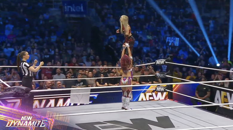 Hart on the ropes looking to level Shirakawa