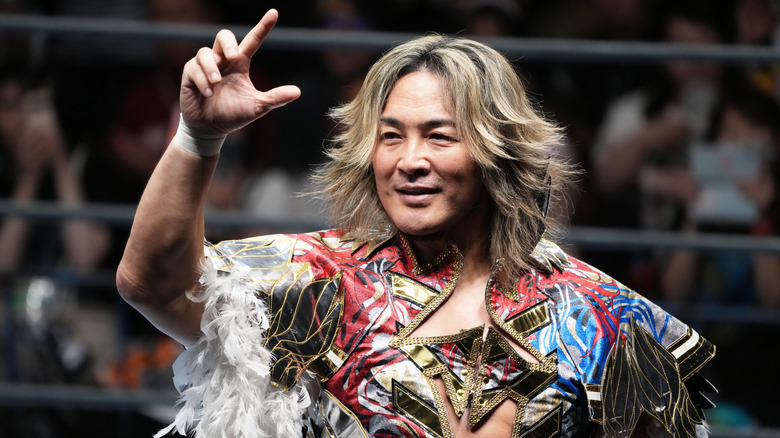 Tanahashi posing in the ring