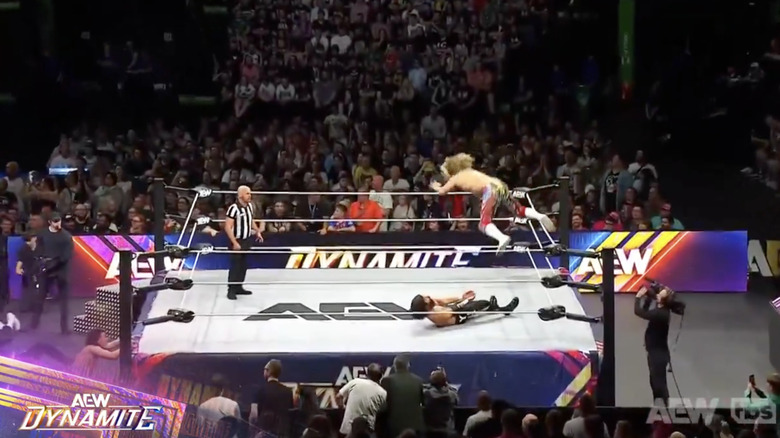 Tanahashi landing a Frog Splash on Yuta