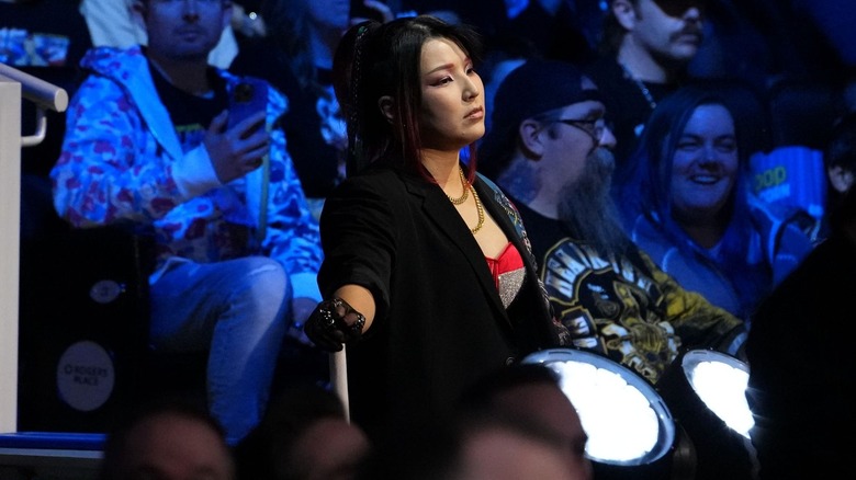 Hikaru Shida in the crowd