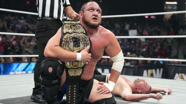 Samoa Joe clutches his AEW World Title