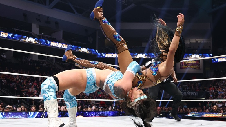 Kris Statlander suplexes Mercedes Mone