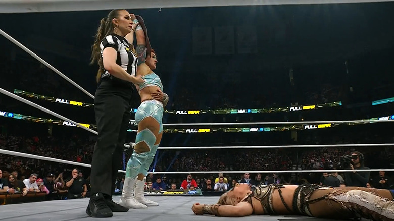 Kris Statlander celebrates with the AEW Women's World Championship