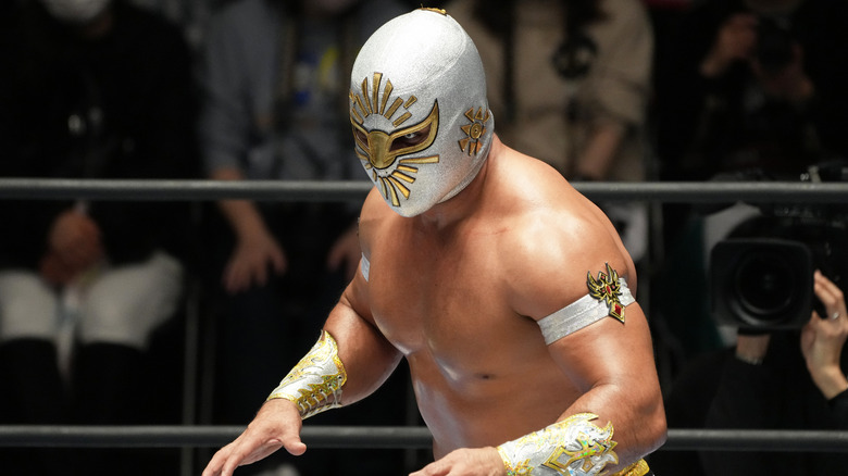 Mistico prepares for a lock up