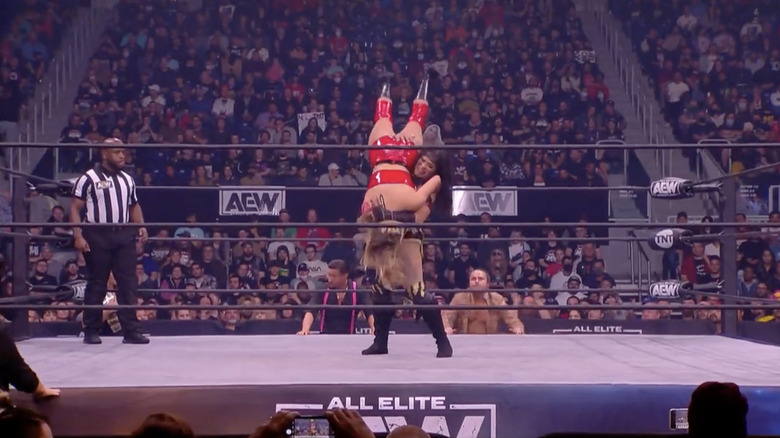 Rose hitting a bodyslam on Jay