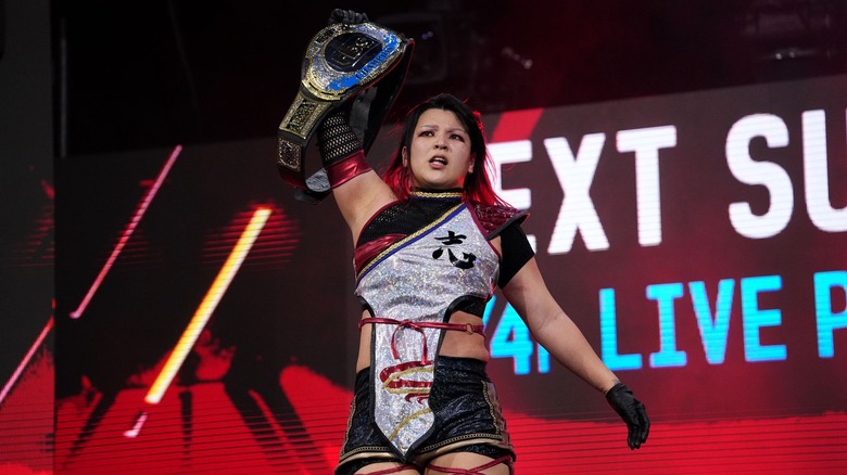 Hikaru Shida with the TBS Championship