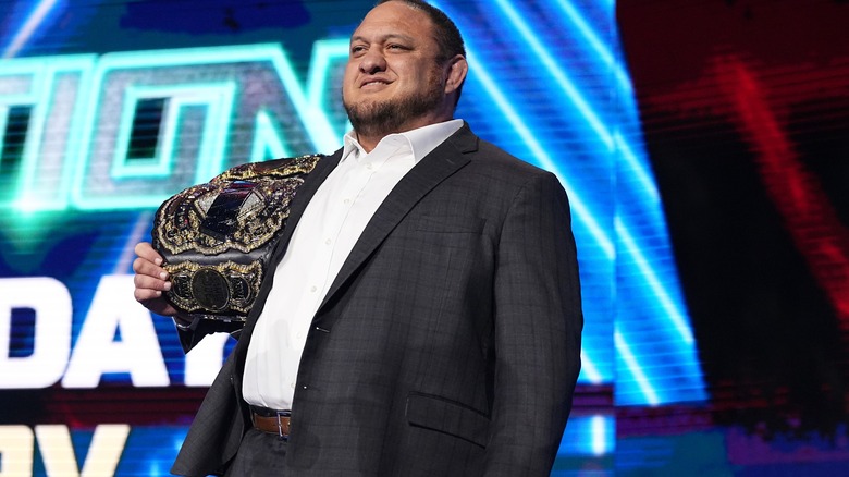 Samoa Joe with title on his shoulder