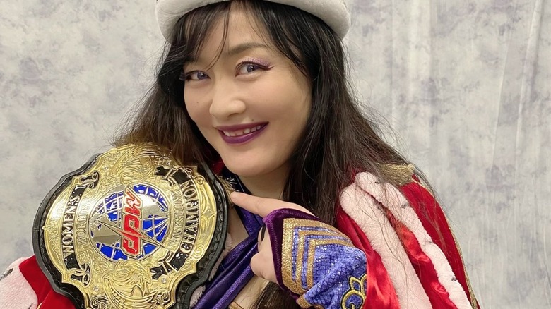 Emi Sakura holding DPW Womens title