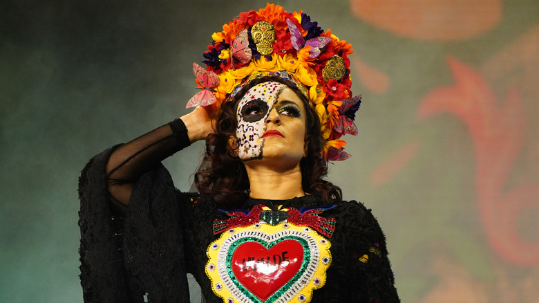 Thunder Rosa entrance