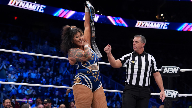 Willow Nightingale raises her TBS Championship, despite having an injured shoulder, after a win on 